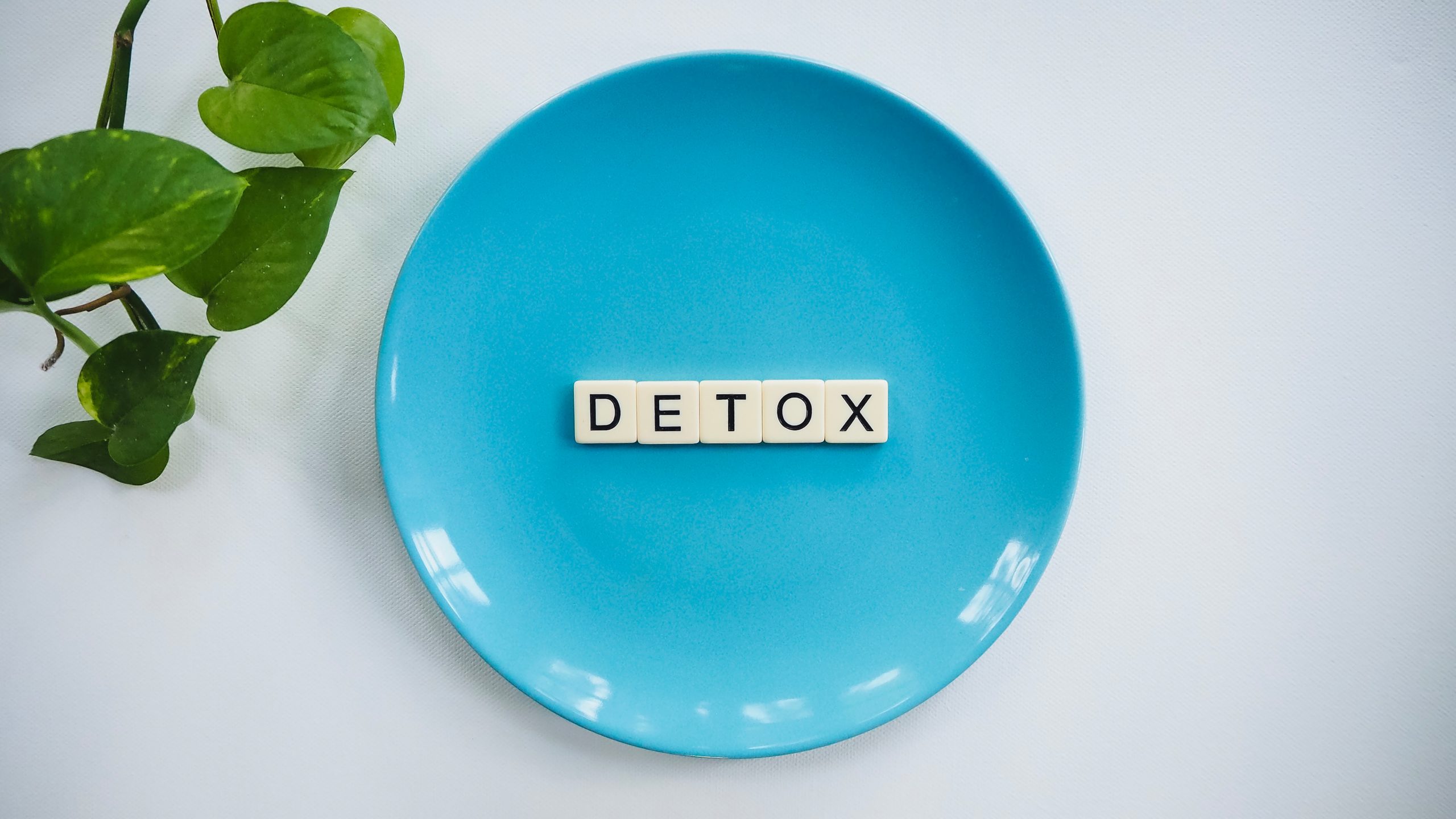 Detox Entgiften auf einem Teller